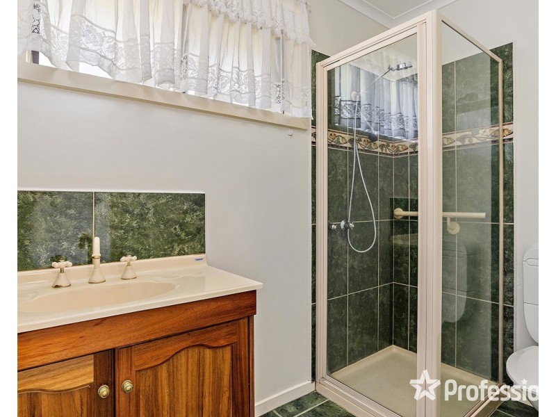 4 Priestley Crescent, Mount Evelyn VIC 3796