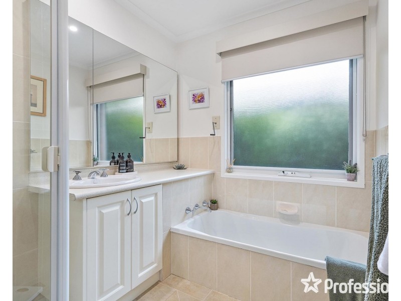 14 Rolling Hills Road, Chirnside Park VIC 3116