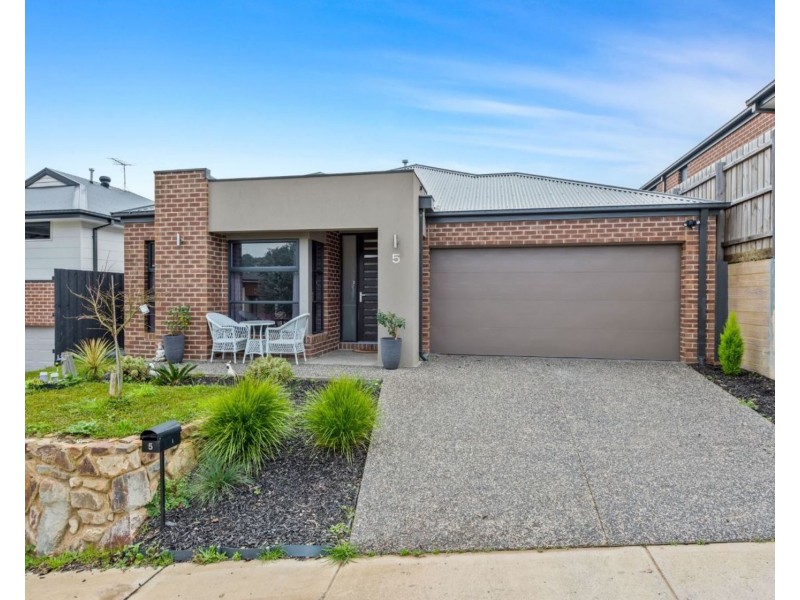 5 Lancer Way, Chirnside Park VIC 3116