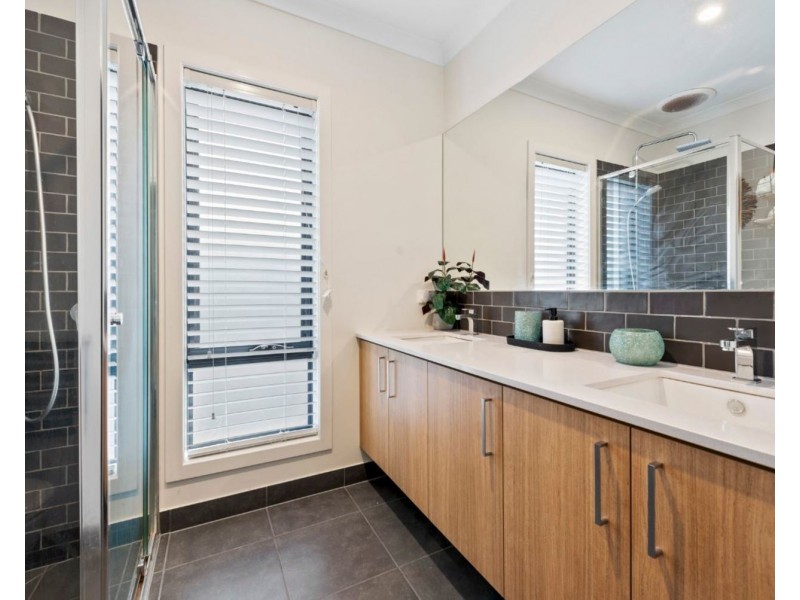 5 Lancer Way, Chirnside Park VIC 3116