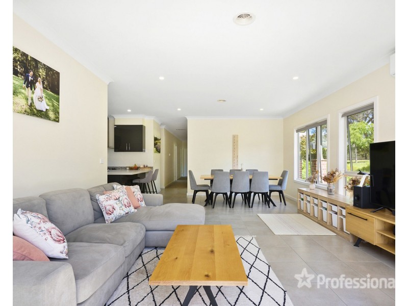 2A Irvine Crescent, Yarra Glen VIC 3775