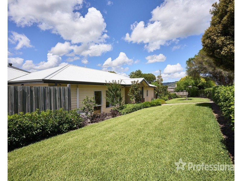 2A Irvine Crescent, Yarra Glen VIC 3775