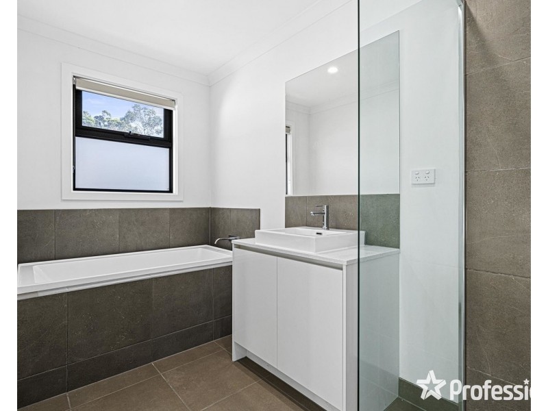 1/62 Croydondale Drive, Mooroolbark VIC 3138