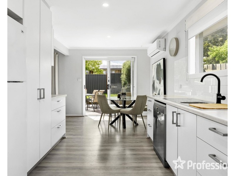 15 Balmoral Street, Kilsyth VIC 3137