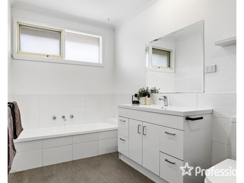 15 Balmoral Street, Kilsyth VIC 3137