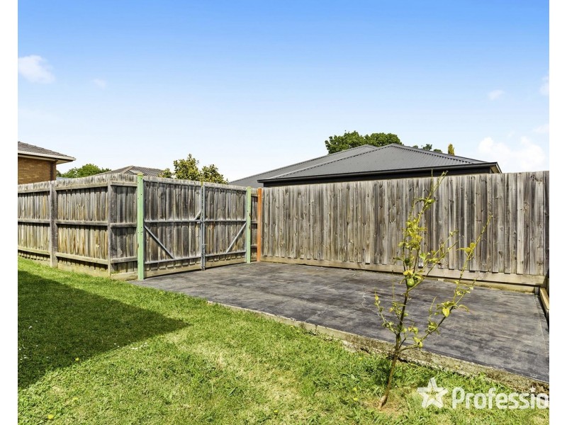 15 Balmoral Street, Kilsyth VIC 3137