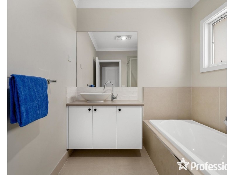 5A Julie Road, Croydon VIC 3136
