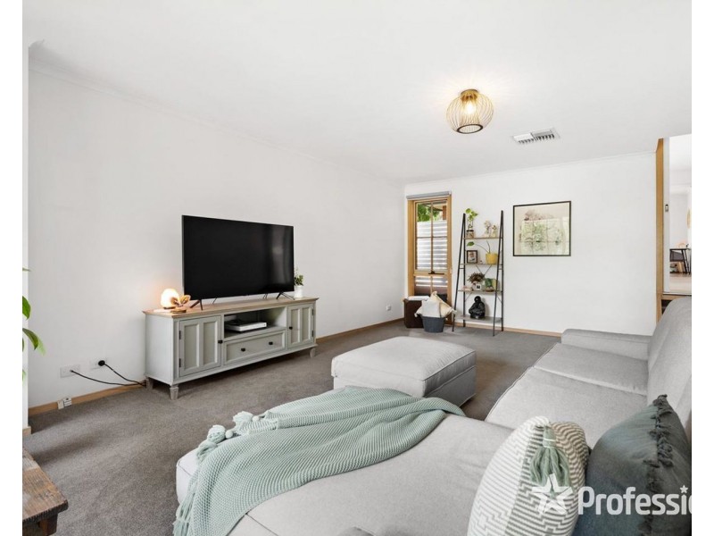 142 Nangathan Way, Croydon North VIC 3136