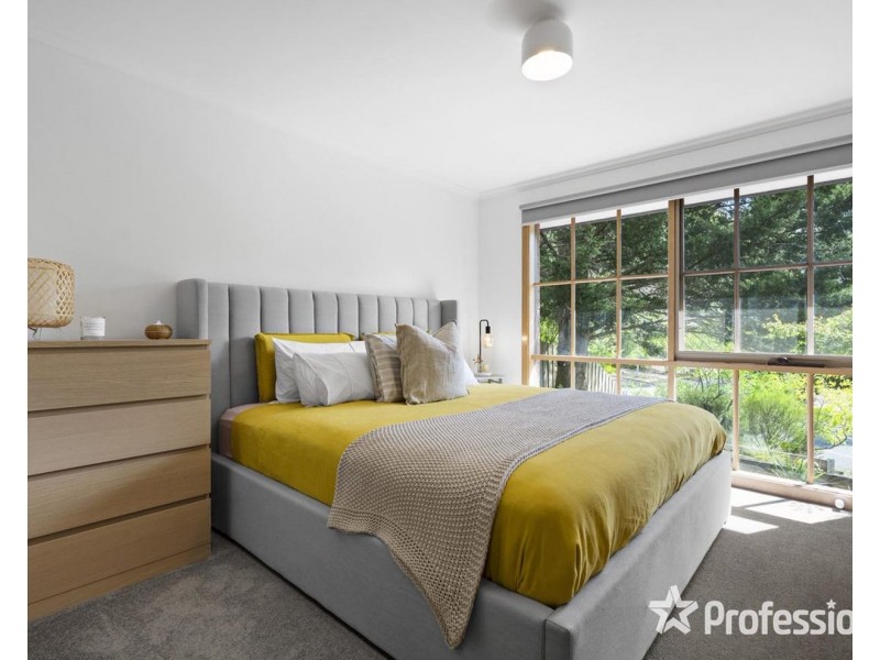 142 Nangathan Way, Croydon North VIC 3136