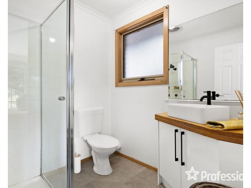 142 Nangathan Way, Croydon North VIC 3136