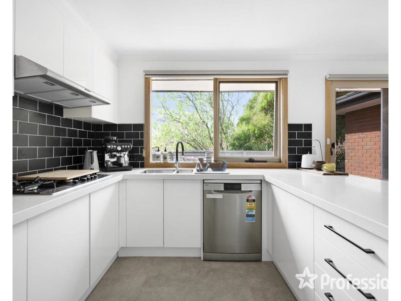 142 Nangathan Way, Croydon North VIC 3136