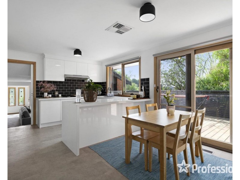 142 Nangathan Way, Croydon North VIC 3136