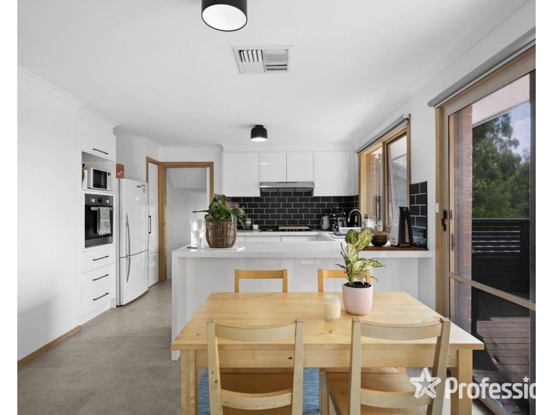 142 Nangathan Way, Croydon North VIC 3136