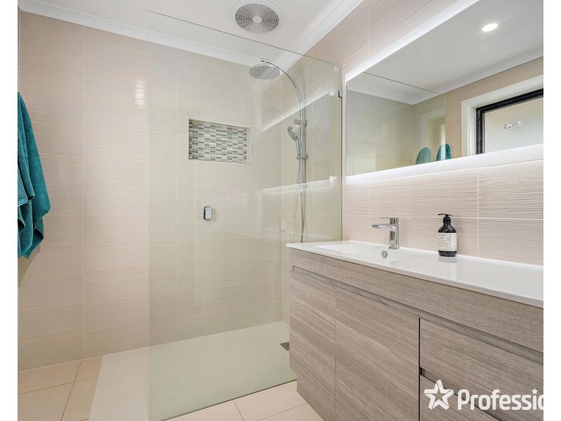 8  Allison Crescent, Lilydale VIC 3140