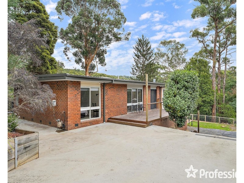 24 Priestley Crescent, Mount Evelyn VIC 3796