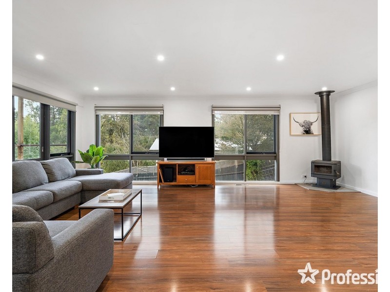 24 Priestley Crescent, Mount Evelyn VIC 3796