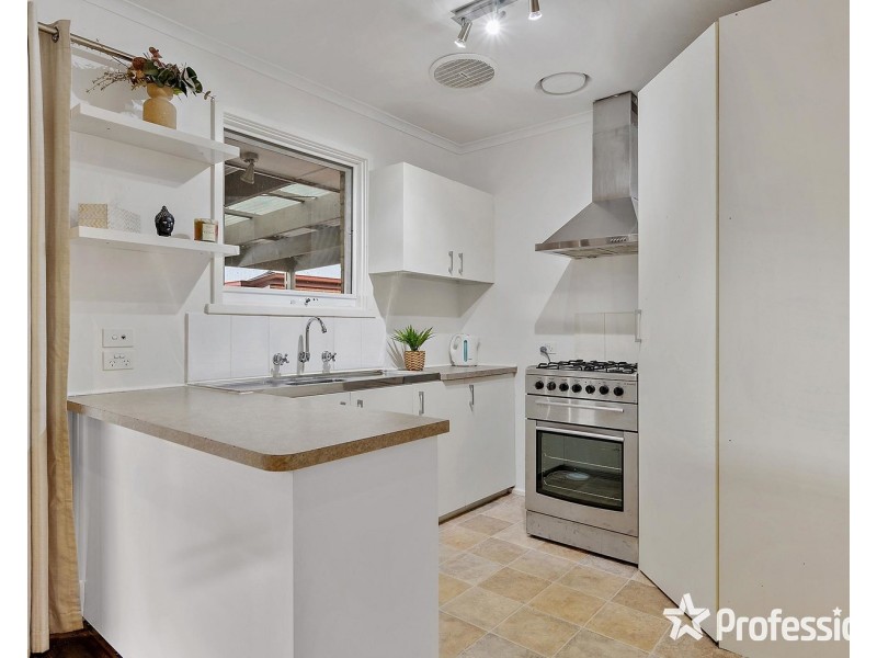 63 Dryden Concourse, Mooroolbark VIC 3138