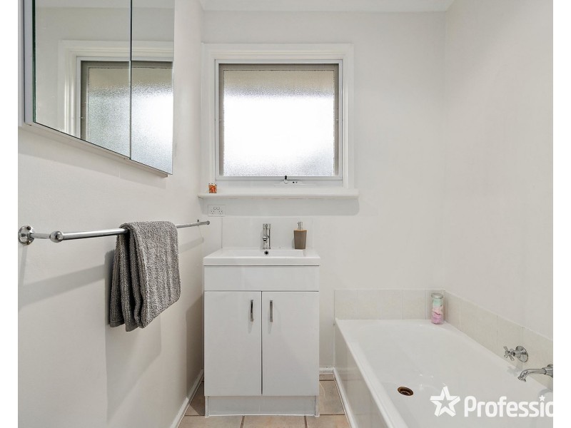 63 Dryden Concourse, Mooroolbark VIC 3138