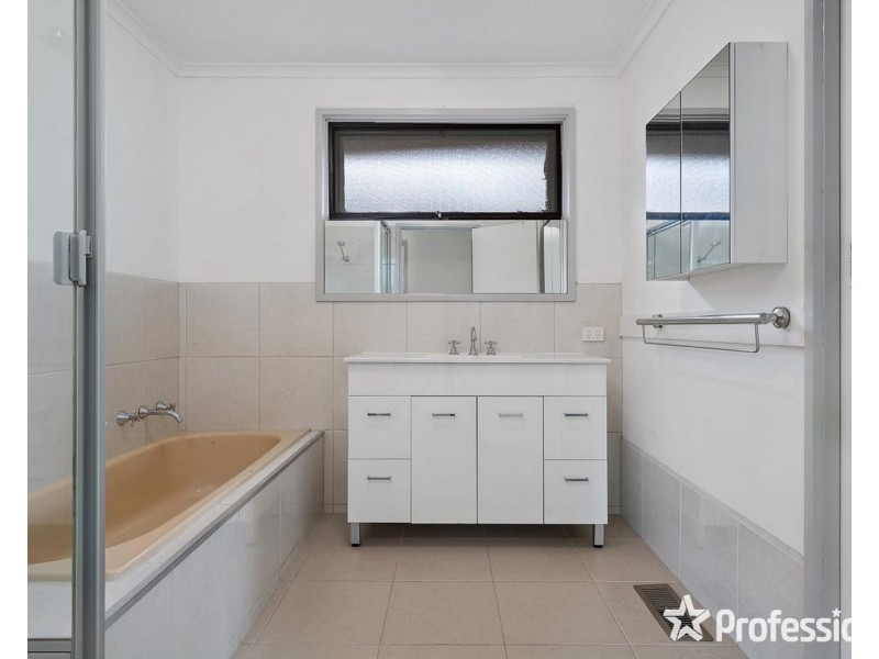 23 Songbird Avenue, Chirnside Park VIC 3116