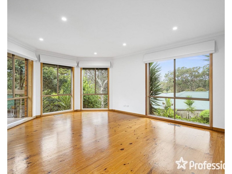 8 Michael Lane, Mount Evelyn VIC 3796