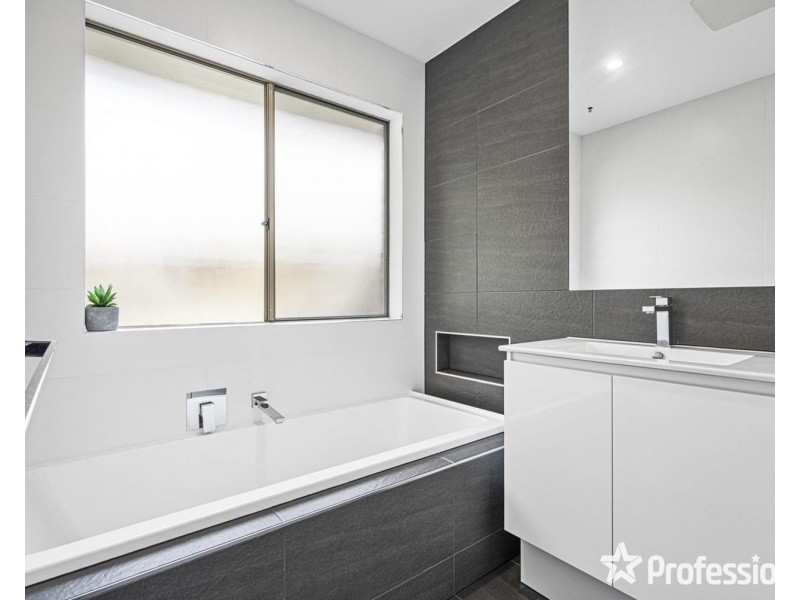 8 Michael Lane, Mount Evelyn VIC 3796