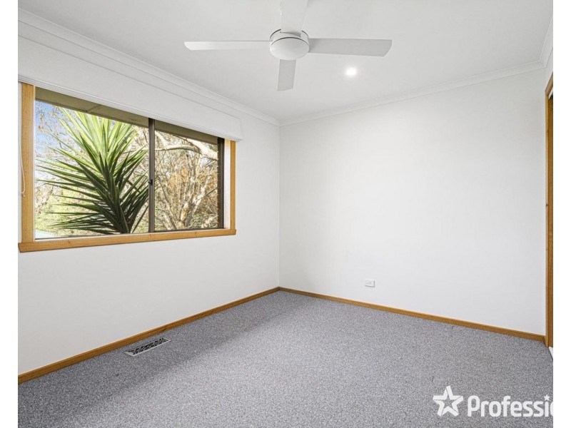 8 Michael Lane, Mount Evelyn VIC 3796