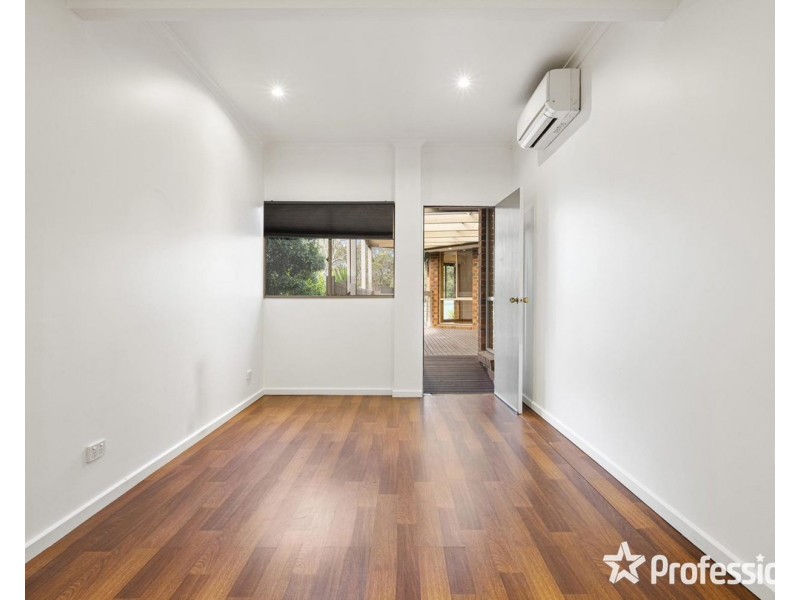 8 Michael Lane, Mount Evelyn VIC 3796