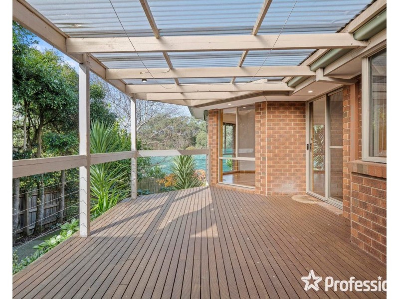 8 Michael Lane, Mount Evelyn VIC 3796