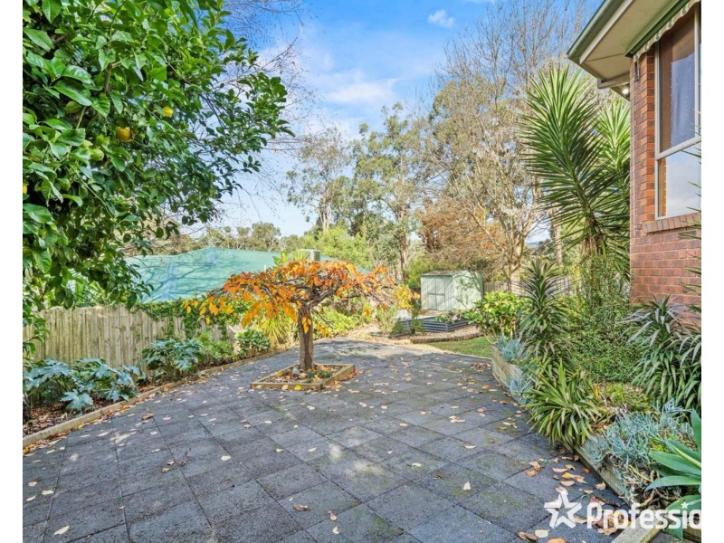 8 Michael Lane, Mount Evelyn VIC 3796