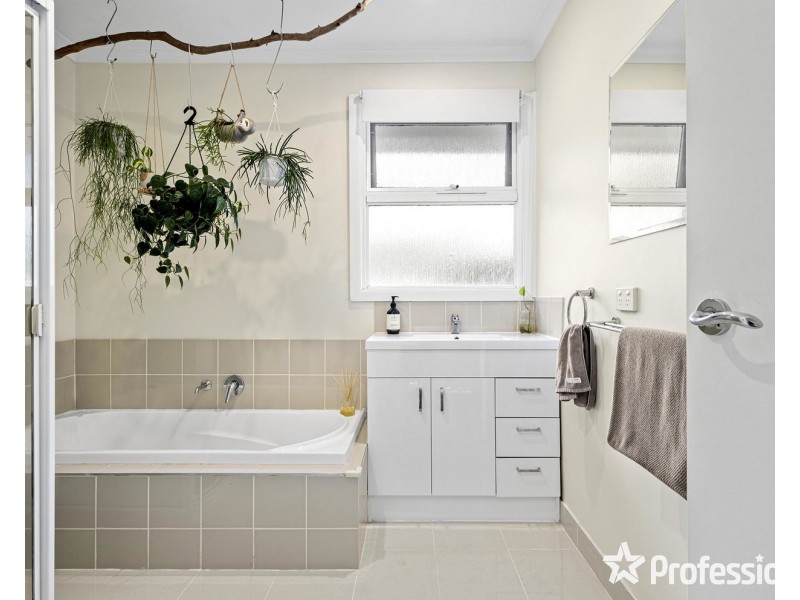 7 MacMillan Street, Mooroolbark VIC 3138