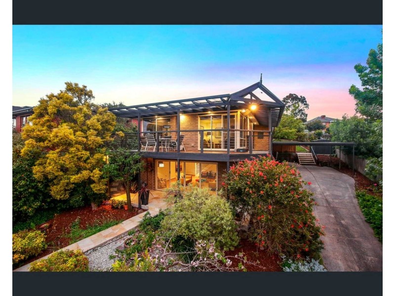 11 St Andrews Drive, Chirnside Park VIC 3116