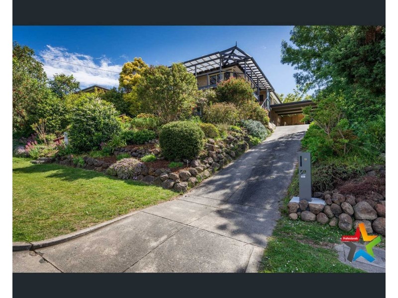 11 St Andrews Drive, Chirnside Park VIC 3116