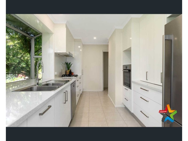 11 St Andrews Drive, Chirnside Park VIC 3116