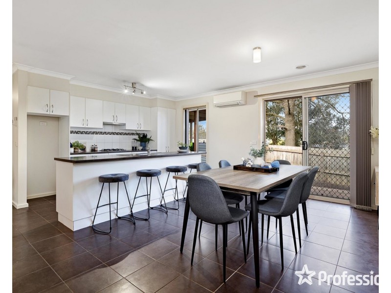 6a Masefield Avenue, Mooroolbark VIC 3138