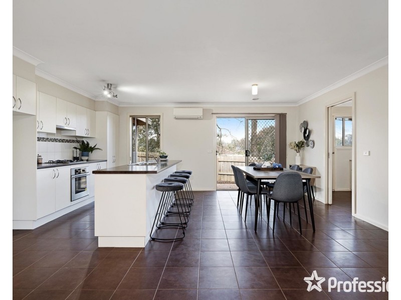 6a Masefield Avenue, Mooroolbark VIC 3138