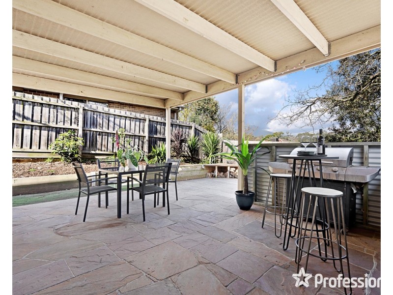 6a Masefield Avenue, Mooroolbark VIC 3138