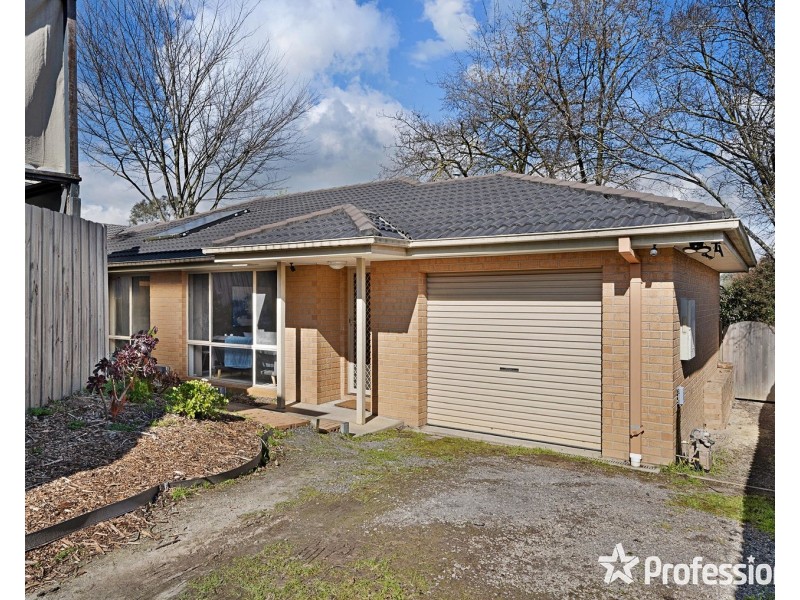 6a Masefield Avenue, Mooroolbark VIC 3138