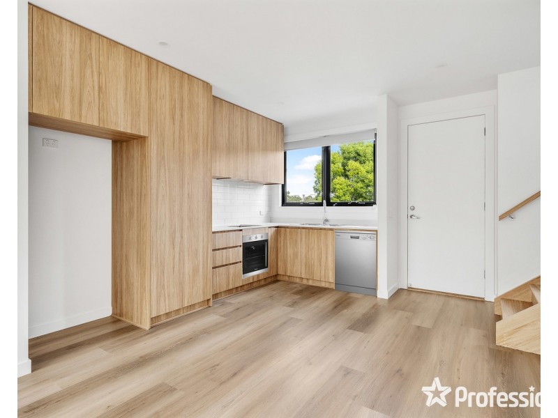 2/88 Winyard Drive, Mooroolbark VIC 3138