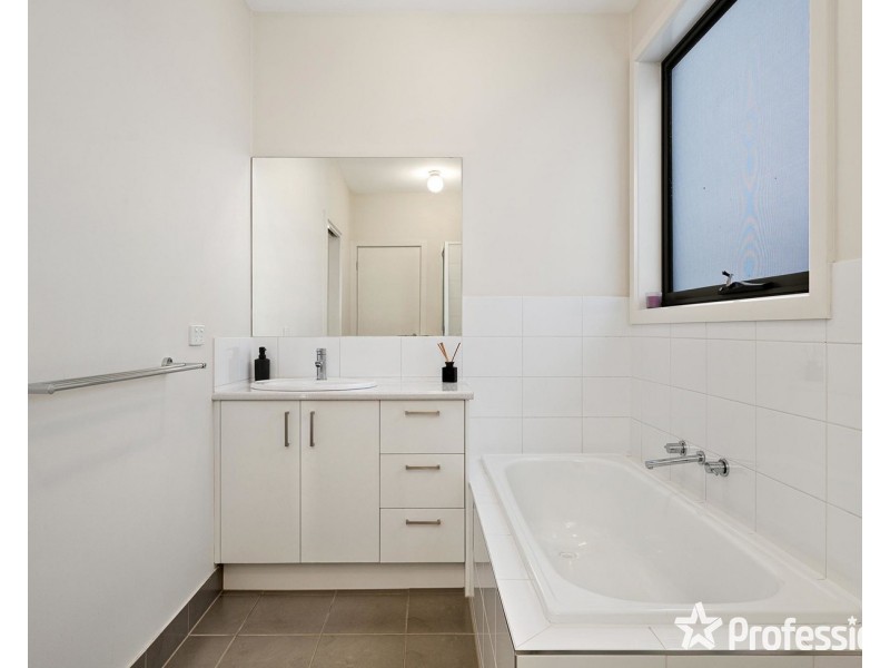 2/7 Narcissus Avenue, Boronia VIC 3155