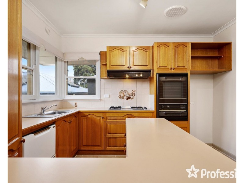 19 Dorset Road, Croydon VIC 3136