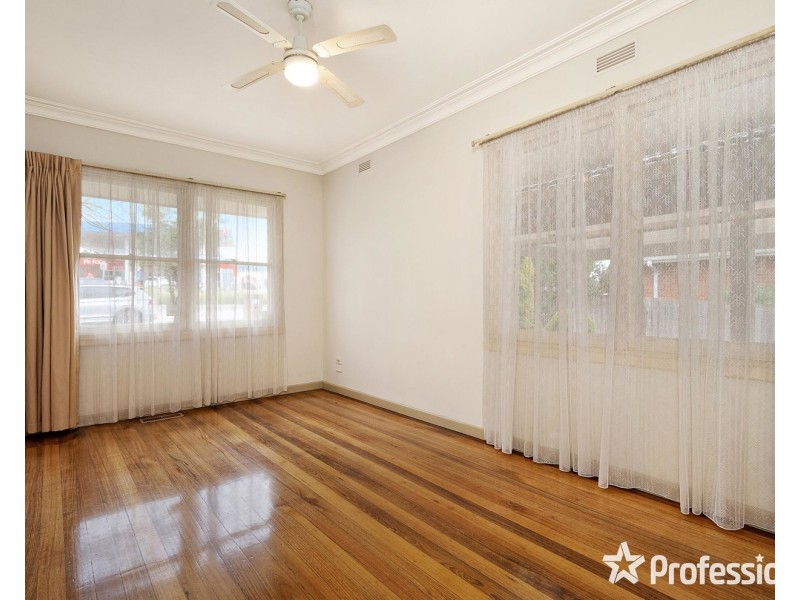 19 Dorset Road, Croydon VIC 3136