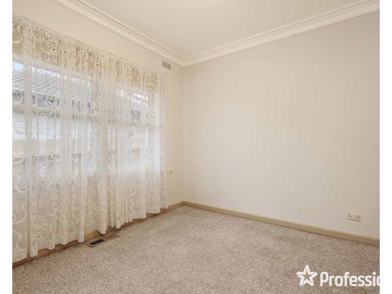 19 Dorset Road, Croydon VIC 3136