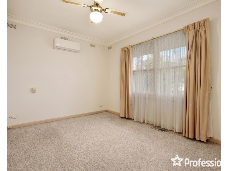 19 Dorset Road, Croydon VIC 3136