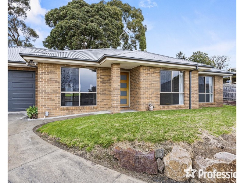 2/24 Crown Point, Chirnside Park VIC 3116