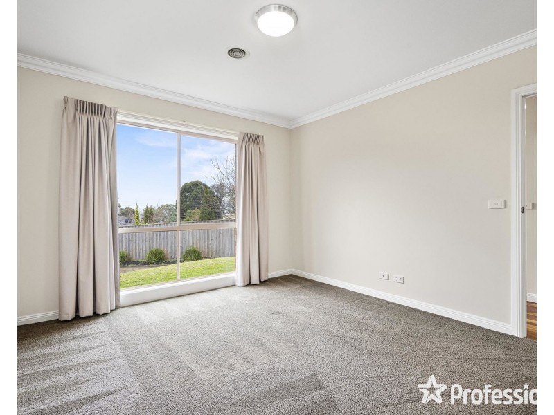 2/24 Crown Point, Chirnside Park VIC 3116