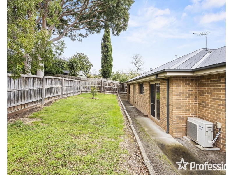 2/24 Crown Point, Chirnside Park VIC 3116