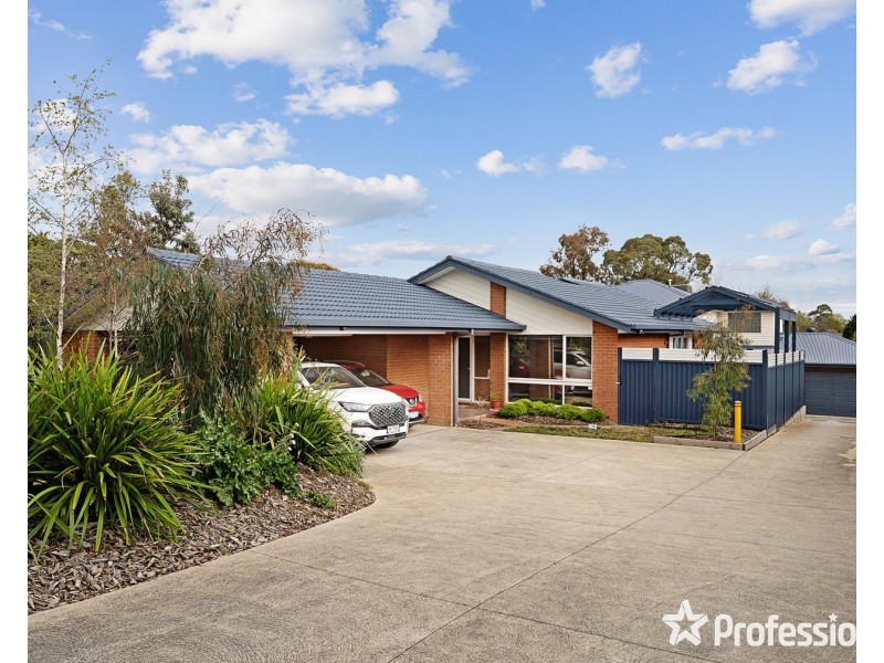 9 Blaxland Court, Mooroolbark VIC 3138