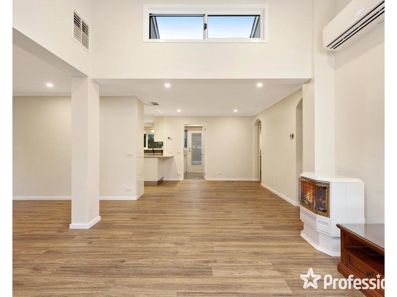 9 Blaxland Court, Mooroolbark VIC 3138