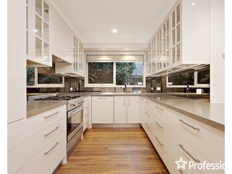 9 Blaxland Court, Mooroolbark VIC 3138