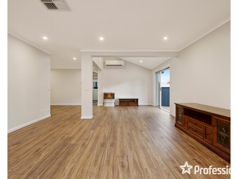 9 Blaxland Court, Mooroolbark VIC 3138